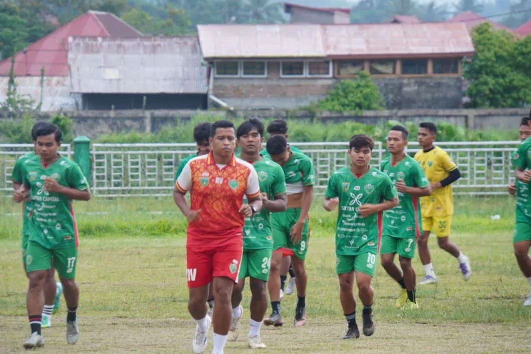 Skuad PSPP Padang Panjang  saat jalani pemusatan  latihan .